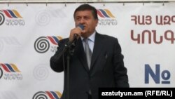 Գագիկ Ջհանգիրյանը ելույթ է ունենում ՀԱԿ-ի նախընտրական հանդիպումներից մեկում, Մասիս, 16-ը ապրիլի, 2012թ. 