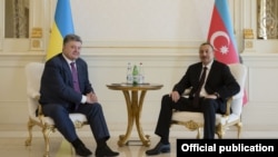 Президент України Петро Порошенко і президент Азербайджану Ільхам Алієв під час зустрічі у Баку, 14 липня 2016 року