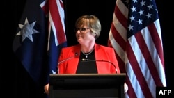 لیندا رینولدس وزیر دفاع استرالیا
