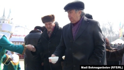 Орыс тойындағы порно Адамның ешкімен жыныстық қатынасы