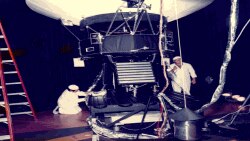 مراحل ساخت و آزمایش کاوشگر ۱، بیش از پرتاب، نزدیک به چهل سال پیش انجام شد