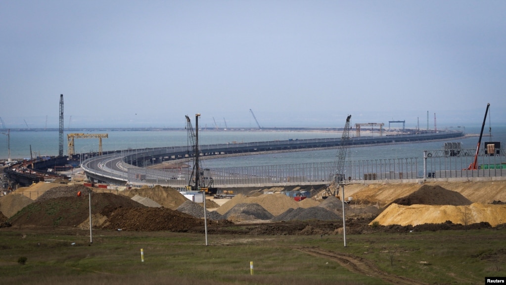 О завершении асфальтирования Керченского моста строители отчитались 26 апреля.