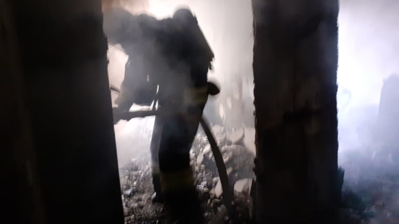 После взрыва и пожара в доме в Керчи обрушилось межэтажное перекрытие – спасатели
