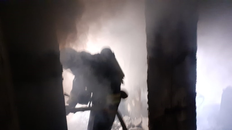 Севастополь: спасатели эвакуировали людей из-за горящего дивана в квартире 