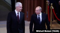 Moscow Mayor Sergei Sobyanin (left) and Russian President Vladimir Putin (file photo)
