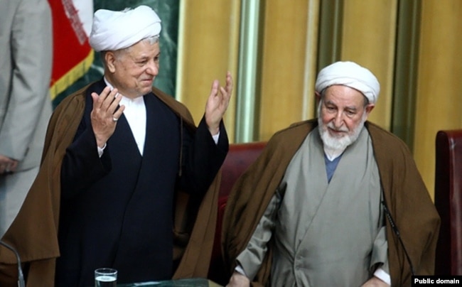 در کنار اکبر هاشمی رفسنجانی در یکی از اجلاسیه‌های مجلس خبرگان