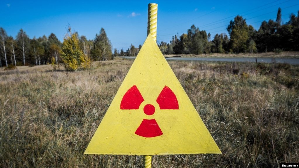 Из-за военной активности России знак радиационной опасности может стать привычным не только в Чернобыльской зоне отчуждения, но и в Крыму