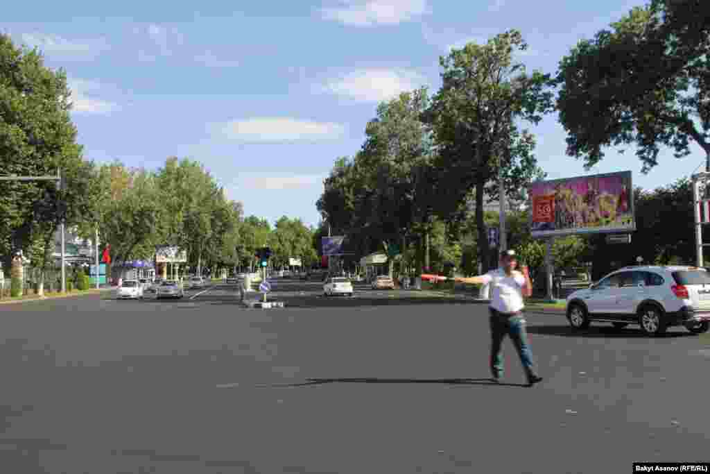 На перекрестках Ташкента можно увидеть сотрудников силовых структур.