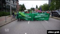 La demonstrația de protest de la Hamburg (Sursă: ARD TV)