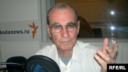 Vladimir Motyl in the RFE/RL studios in June 2007