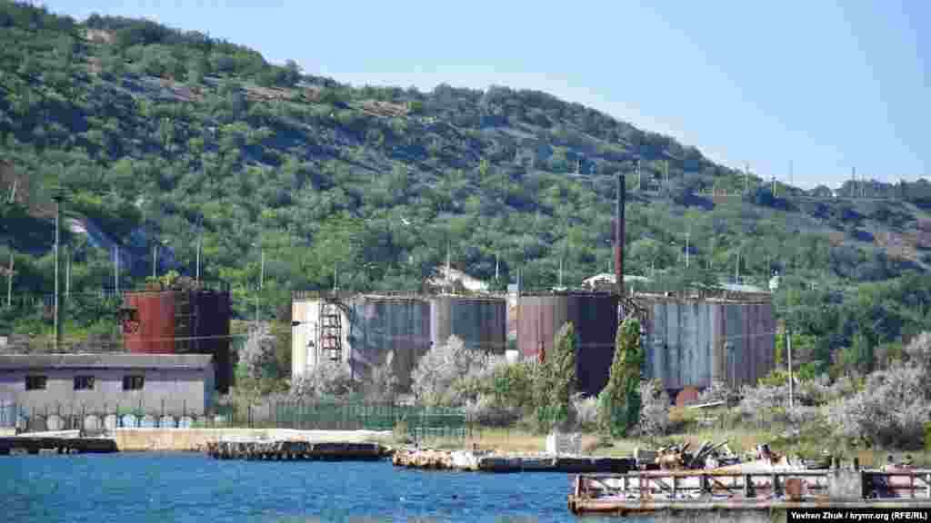 Нефтехранилище Черноморского флота в Графской бухте