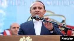 Armenia - Prime Minister Hovik Abrahamian addresses a pro-government youth camp in Tsaghkadzor, 18Aug2014.