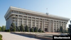 Қирғизистон парламенти биноси.