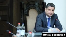 Վարչապետ Տիգրան Սարգսյանը ղեկավարում է կառավարության նիստը, արխիվ