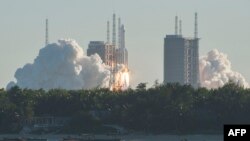 Запуск тяжёлой ракеты-носителя «Чанчжэн-5 B».