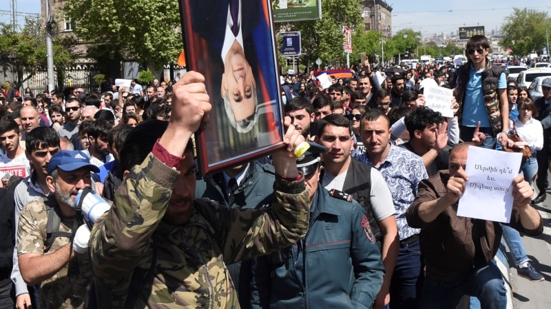 Уапсени демонстранти на протестите пред ерменската Влада 