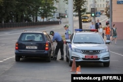 На аўтамабілі кітайскай вытворчасьці перасаджваюцца таксама супрацоўнікі сілавых структур Беларусі. Ілюстрацыйнае фота