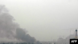 دخان يتصاعد من موقع أحد إنفجارات الثلاثاء ببغداد 