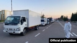 Колонна автомобилей, доставивших из России тела 17 узбекистанцев. Фото с сайта Агентства по внешней трудовой миграции Узбекистана.
