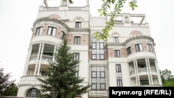 Будинок, де володіє квартирою Олена Зеленська, Лівадія, окупований Крим. Фото: 10 травня 2019 року