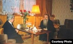 Амбасадарка Польшчы Эльжбета Смулкова і мітрапаліт Філарэт. 1994 год