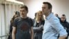 Суд в Москве не стал продлевать испытательный срок Навальному