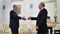 Russian President Vladimir Putin (right) meets with Israeli Prime Minister Benjamin Netanyahu at the Kremlin in Moscow in April.