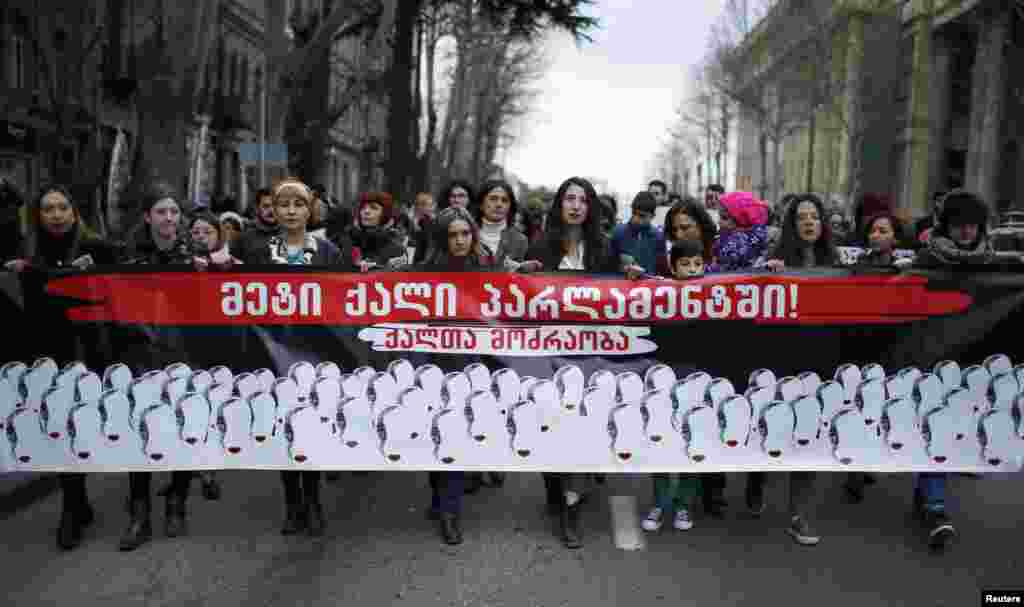راهپیمایی روز زن در تفلیس، گرجستان.