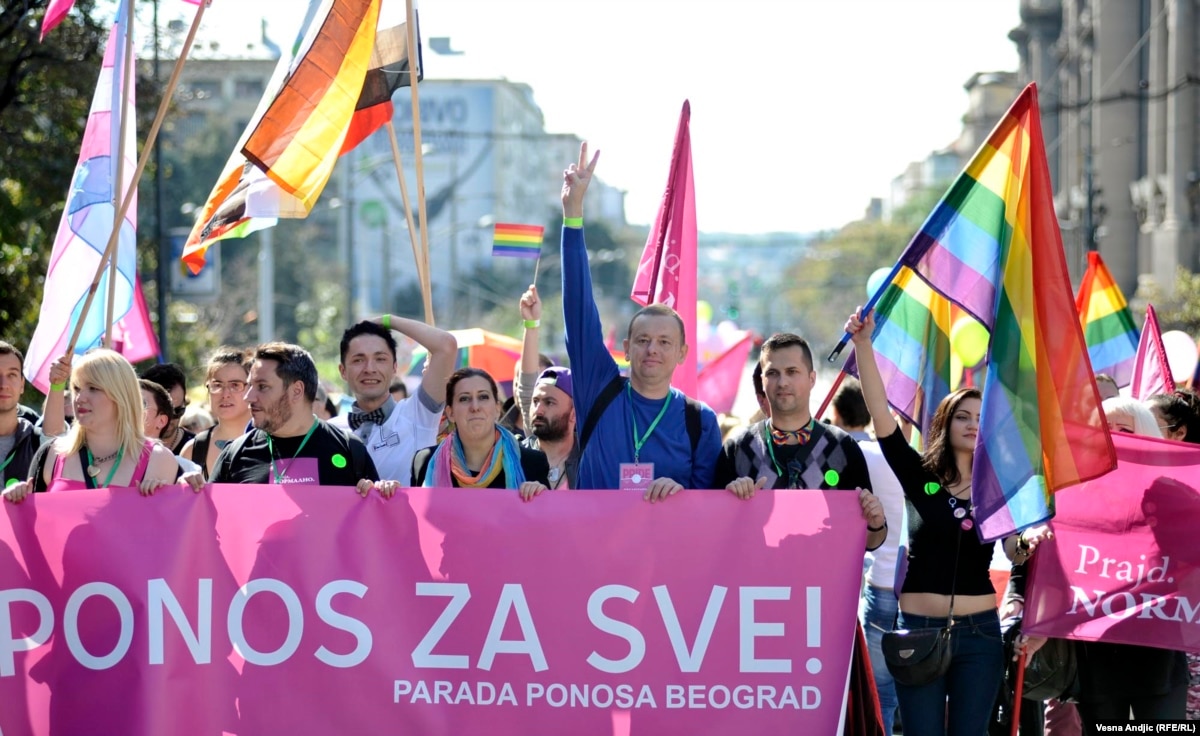 В Белграде проходит первый с 2010 года гей-парад.