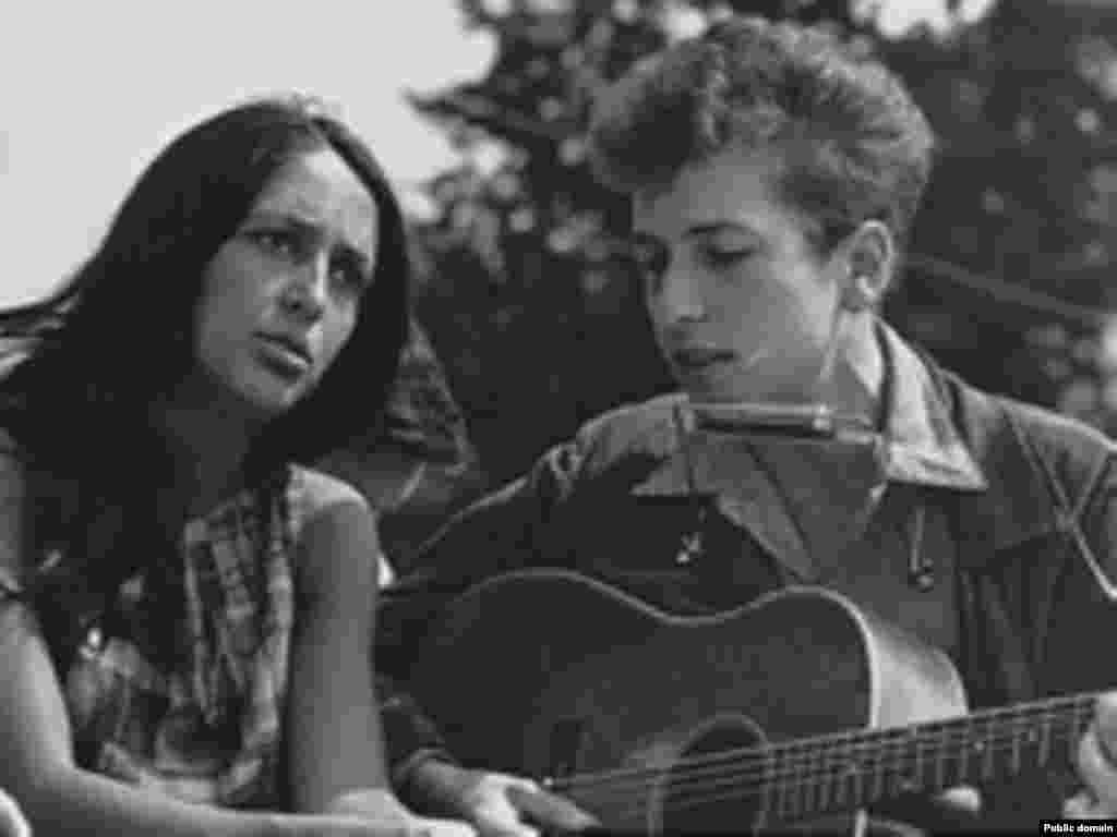 باب ديلن، در آهنگ «دورانی که در حال تغيير است» اين شعار را خطاب به خانواده ها سر داد که «پسران و دخترانتان خارج از فرماندهی شما هستند.»
