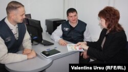 Olga Poalelungi la oficiul din Hârbovăţ