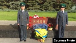 Moscow Kiyev Monument City Hero Kremlin Wall Flowers 