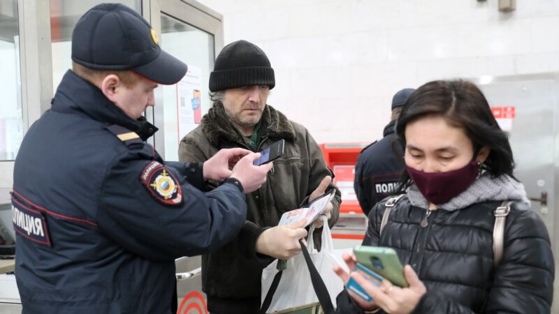 Россия: в Москве за сутки выписали 2 тысячи протоколов за неразрешенный выход на улицу