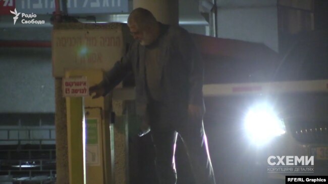 Після Боголюбова з паркінгу виїхав і олігарх Коломойський Після Боголюбова з паркінгу виїхав і олігарх Коломойський