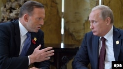 Беседа премьер-министра Австралии Тони Эббота и президента России Владимира Путина на встрече АСТЭС в Пекине, 11 ноября 2014 года