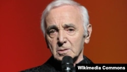 Fransada yaşayan erməni mənşəlli şanson müğənnisi Chales Aznavour.
