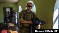 Колишній муфтій Духовного управління мусульман України «Умма» Саїд Ісмагілов працює з бригадою парамедиків на Донбасі. Костянтинівка, 9 липня 2022 року