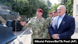 Аляксандра Лукашэнка наведвае базу ўнутраных войскаў 28 ліпеня 2020.