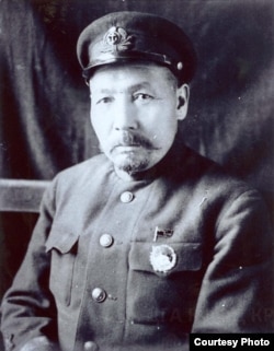 Абдыкадыр Орозбеков 1936-1937-жылдары Кыргыз ССРинин Борбордук аткаруу комитетинин президиумунун төрагасы болуп турган.