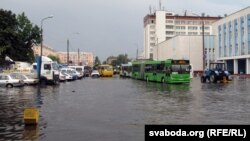 Ня кожны кіроўца рызыкуе пераадолець водную перашкоду