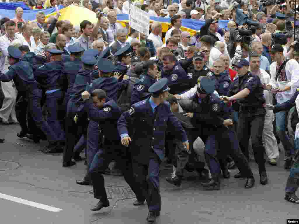 Policemen run as opposition supporters break their cordon during a rally on the 20th anniversary of Ukraine's Independence in Kyiv, on August 24. Photo by Gleb Garanich for Reuters