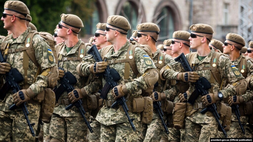 Украинские военные во время парада по случаю Дня Независимости Украины. Киев, 24 августа 2017 года