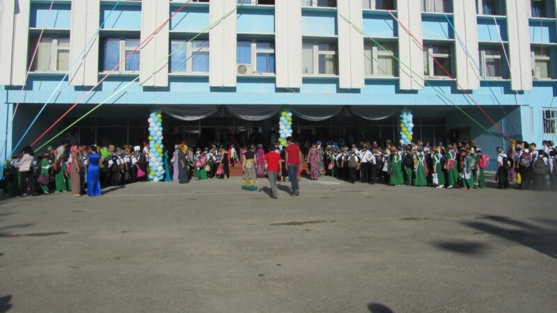 Türkmenistanda täze okuw ýyly başlady, klaslarda okuwçylardan maska dakynmak talap edilýär