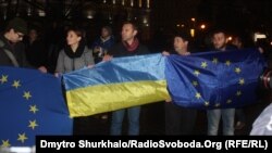 Стихийный митинг как реакция на решение правительства Азарова приостановить евроинтеграцию. Киев, 21 ноября 2013 года