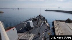 Эсминец военно-морского флота США «Дональд Кук» направляется в Сирию из порта Ларнаки, 11 апреля 2018 года