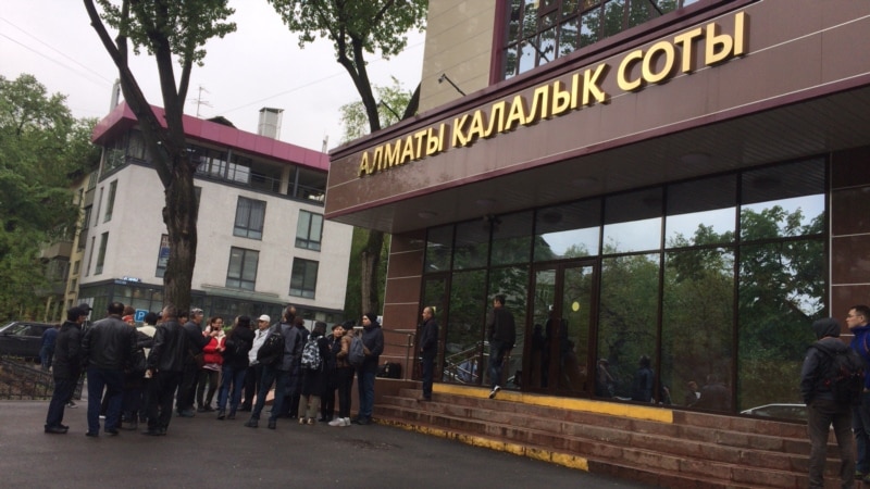 В Астане и Алматы перед возможными митингами арестовали по меньшей мере семь активистов