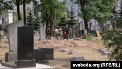 Падчас зносу помнікаў на Вайсковых могілках у Менску, архіўнае фота