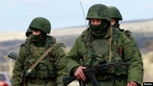 Российские военнослужащие без знаков различия в Крыму, 2014 год