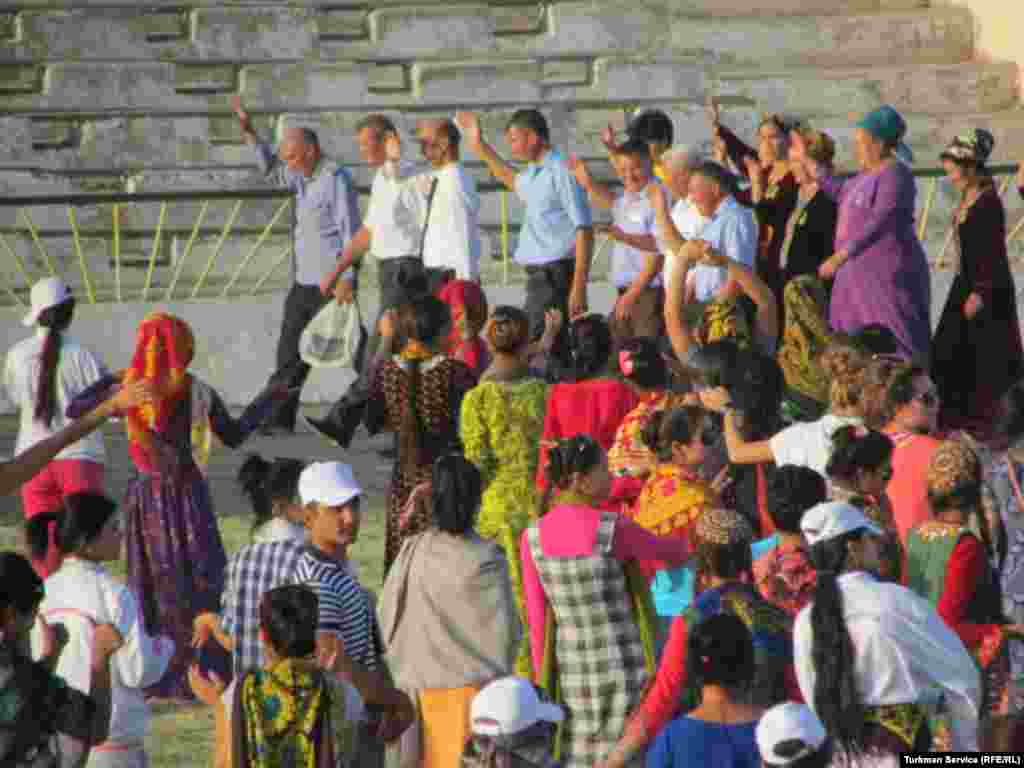 Senior citizens also attend rehearsals for Turkmenistan's Independence Day celebrations.