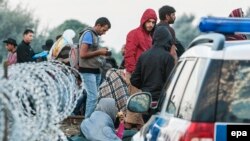 Migrantët në kufirin me Hungarinë